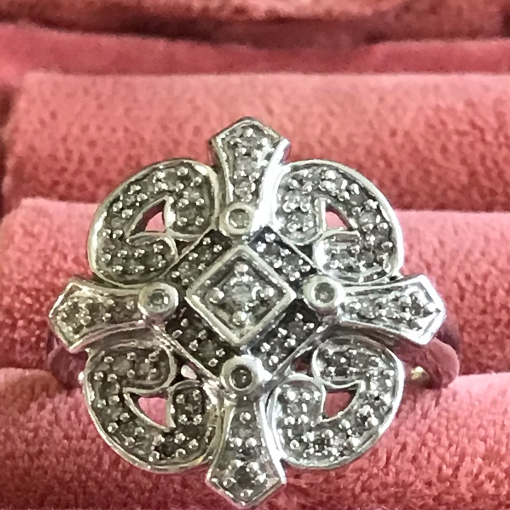 Gorgeous sterling diamond ring - Picture 12 of 16